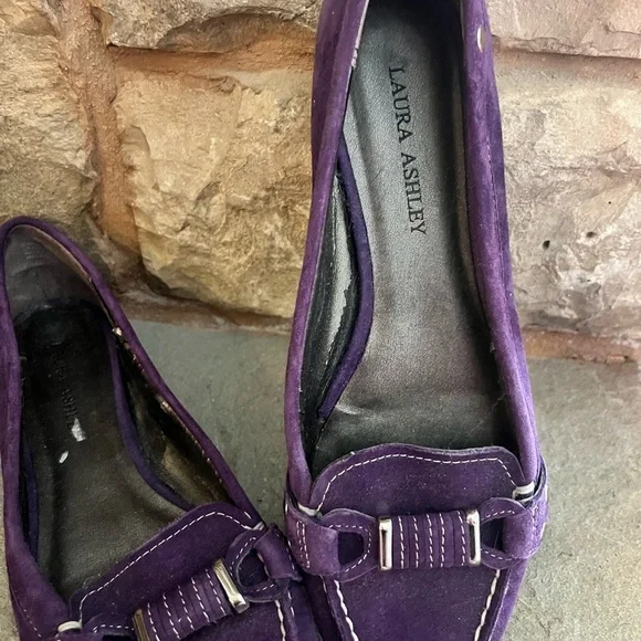 Laura Ashley Suede Gwen Driving Loafers Eggplant Purple FABULOUS Wrap buckle sz8 - Picture 3 of 5